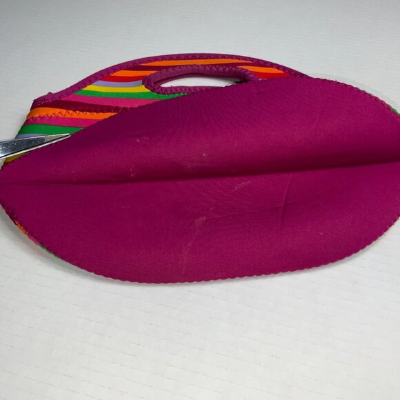 Byo Neoprene Zippered Lunch box - Picture 5 of 9